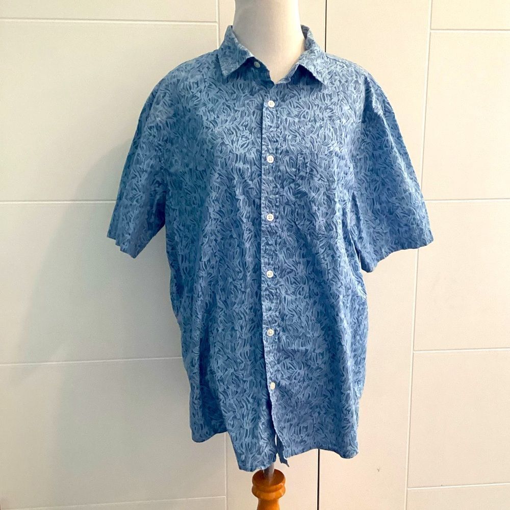 Old Navy Men's Light Blue Shirt size large